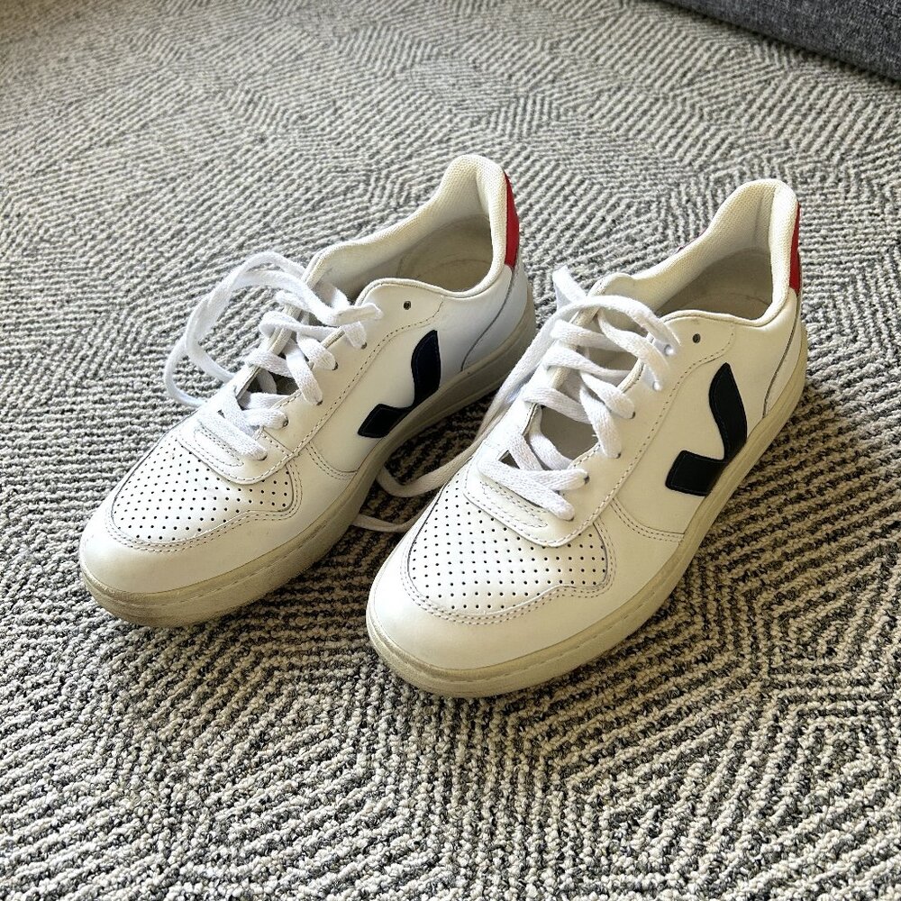Veja V-10 Leather Sneakers - Unisex